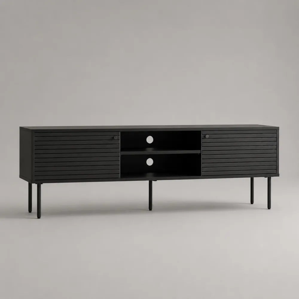 Mobile TV 180 x 40 x 50 cm in pannello truciolare melaminico nero opaco con ante scanalate e vano centrale aperto struttura rettangolare